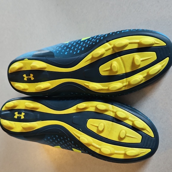 Undet Armour Soccer Cleats - Picture 11 of 11